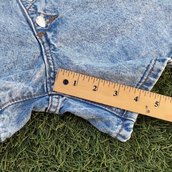 Forever 21 Womens Size 24x4 High Waisted Button Fly Denim Shorts Blue Acid Wash - Picture 4 of 6